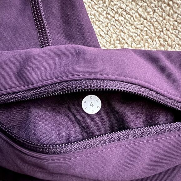 lululemon Tight Stuff Deep Zinfandel reflective scalloped hem leggings NWOT 4 - Picture 3 of 10